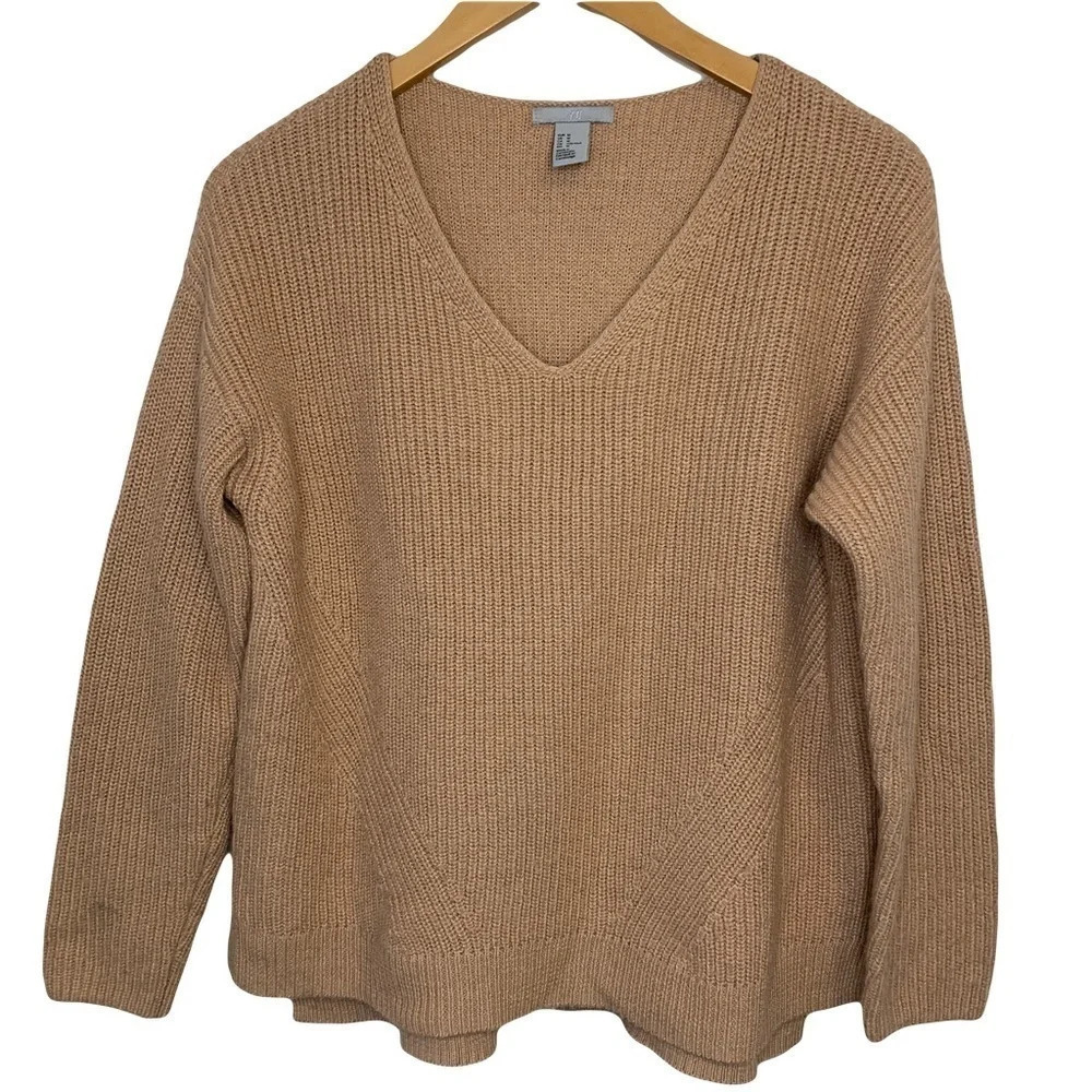 NWOT✨H&M V-Neck Long Sleeve Tan Knit Sweater Size M
